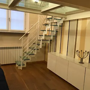 https://la-casina-in-burlamacchi.italymilanhotels.net
